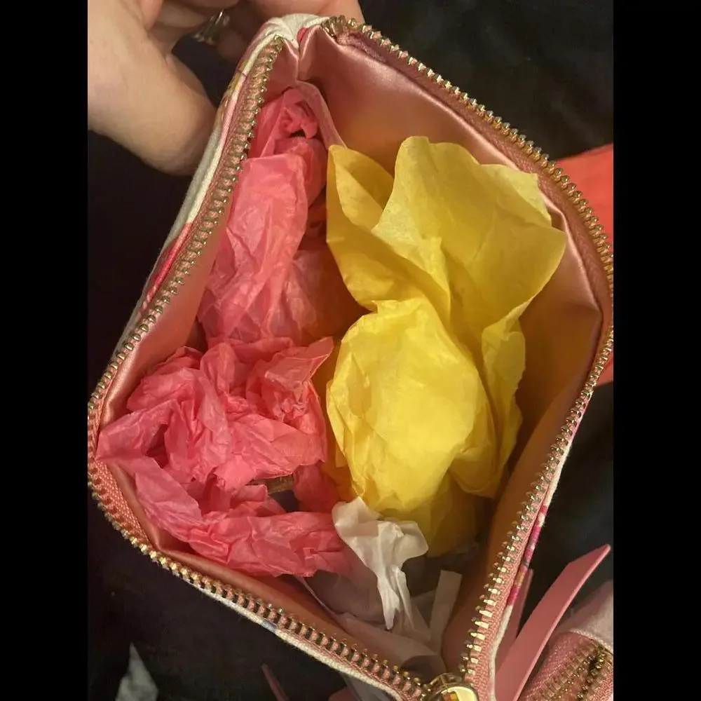 NWT - Lovely Make up Bag with 4 Bottles of Perfume - Picture 4 of 5